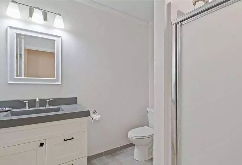 Private Dock: Spacious Lakefront Home In Stover