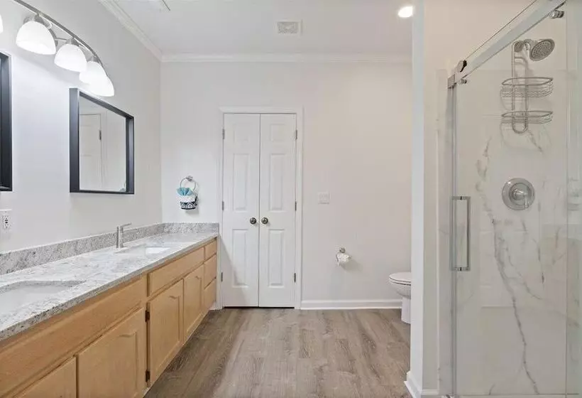 Private Dock: Spacious Lakefront Home In Stover