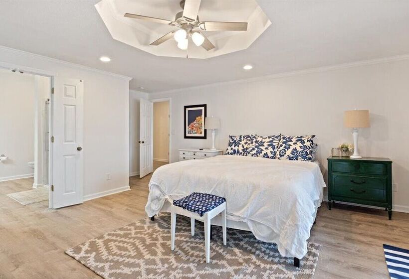 Private Dock: Spacious Lakefront Home In Stover