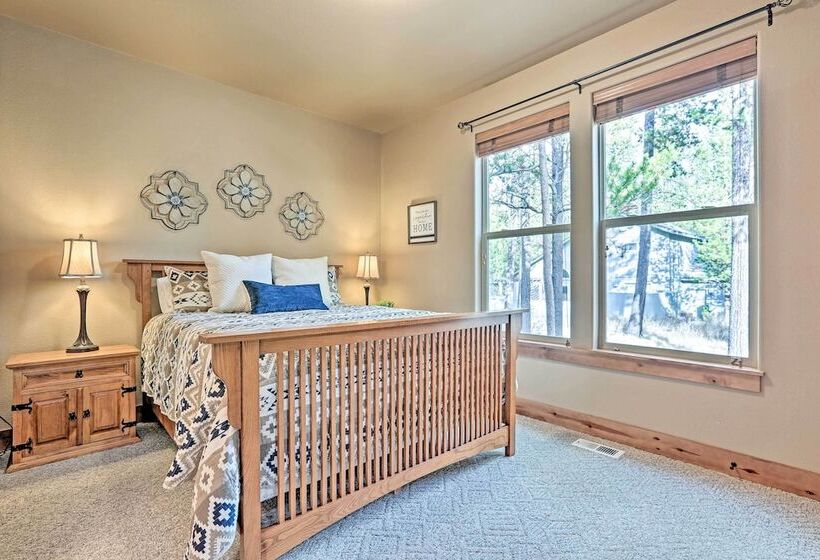 Spacious Sunriver Home W/ Hot Tub & Gas Grill