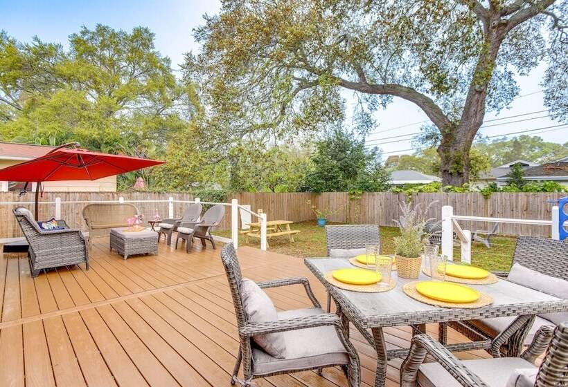 St Petersburg Escape W/ Fenced Yard + Games!