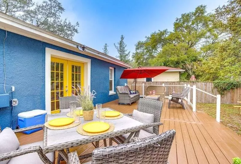 St Petersburg Escape W/ Fenced Yard + Games!