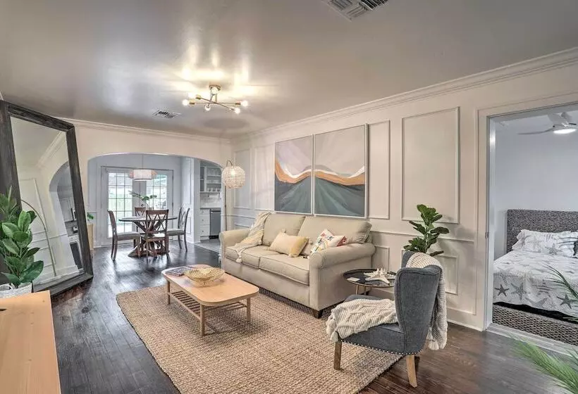 St Petersburg Escape W/ Fenced Yard + Games!