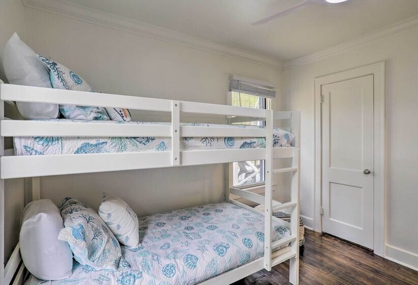 St Petersburg Escape W/ Fenced Yard + Games!