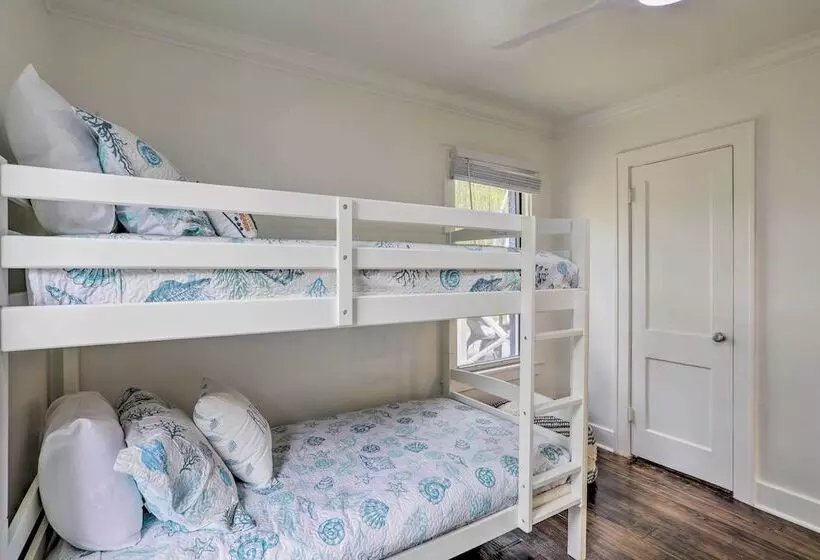 St Petersburg Escape W/ Fenced Yard + Games!