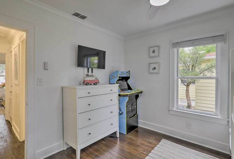 St Petersburg Escape W/ Fenced Yard + Games!