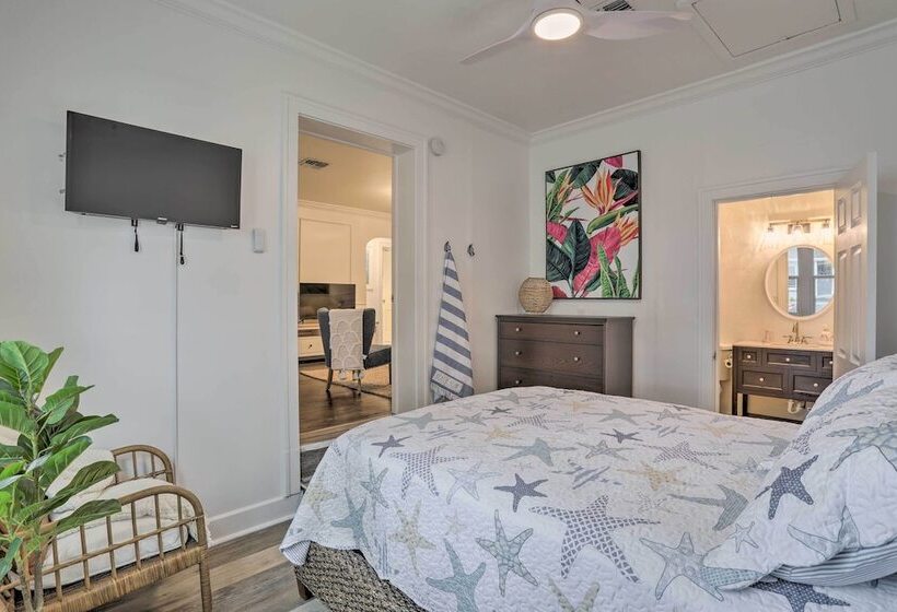 St Petersburg Escape W/ Fenced Yard + Games!