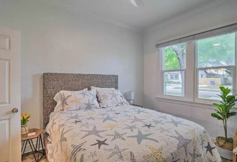 St Petersburg Escape W/ Fenced Yard + Games!