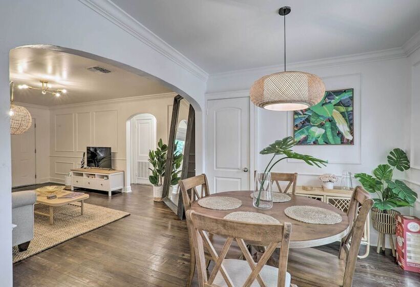 St Petersburg Escape W/ Fenced Yard + Games!