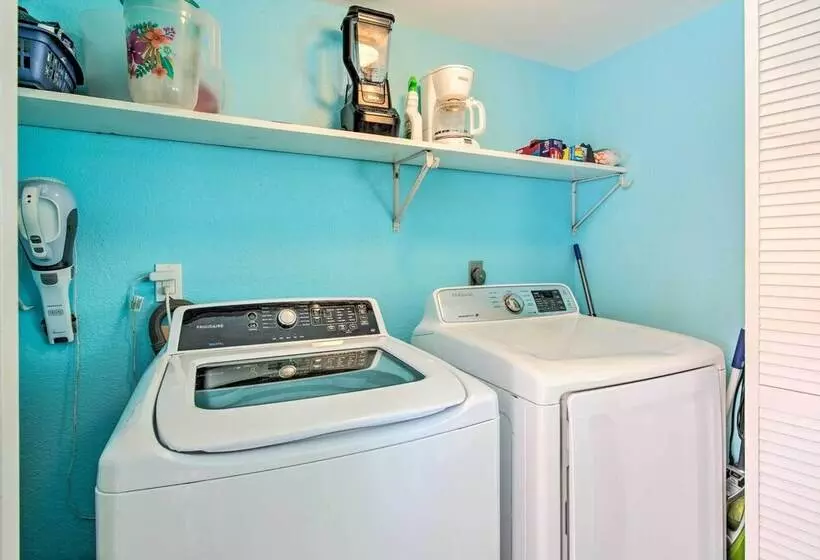 South Padre Home W/ Pool & Hot Tub: Walk To Beach!