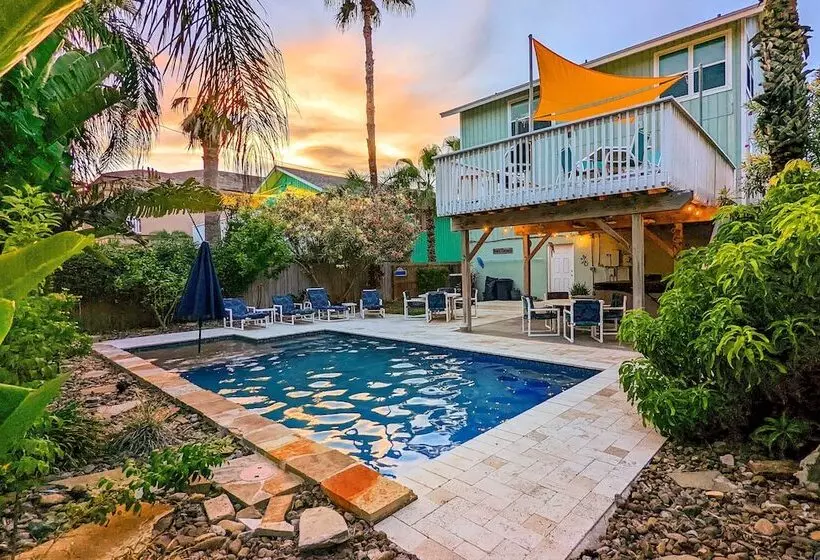 South Padre Home W/ Pool & Hot Tub: Walk To Beach!