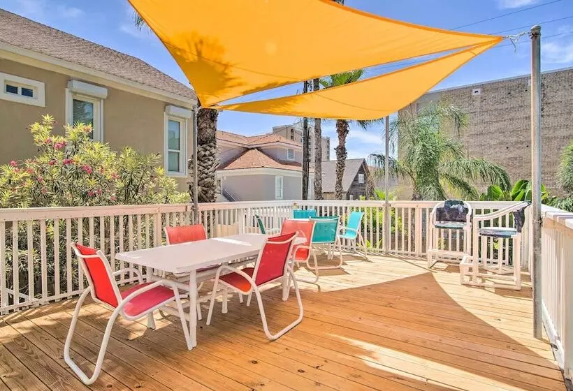 South Padre Home W/ Pool & Hot Tub: Walk To Beach!