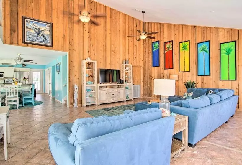 South Padre Home W/ Pool & Hot Tub: Walk To Beach!