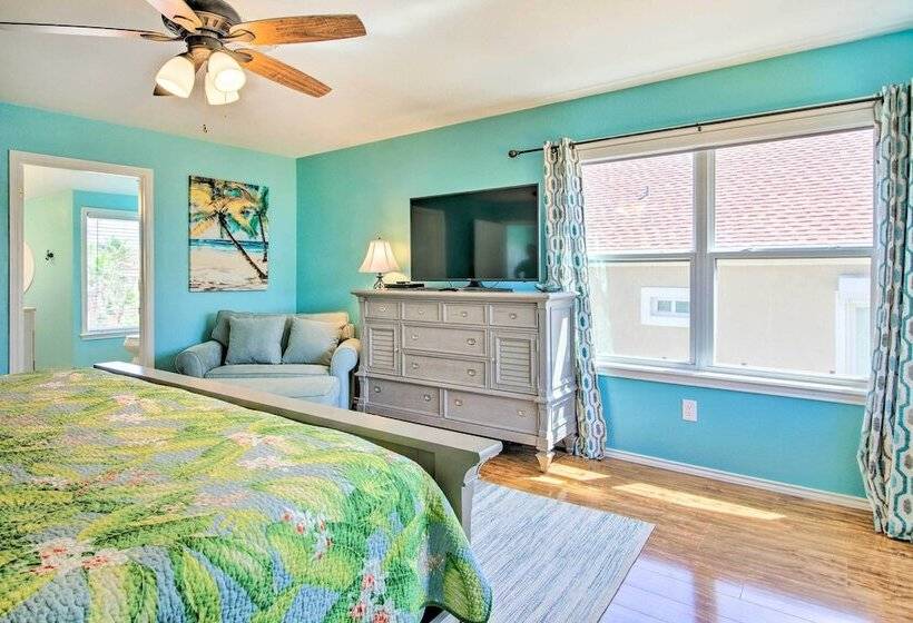 Sunny South Padre Home   Steps To The Beach!