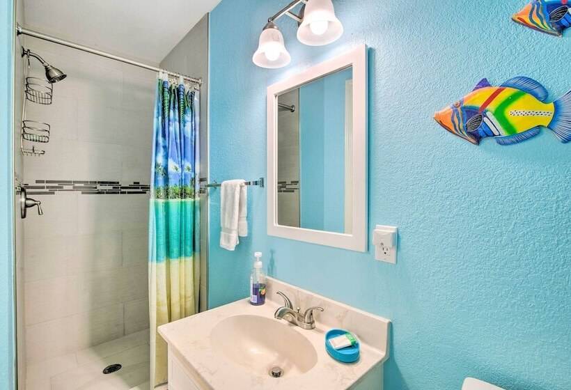 Sunny South Padre Home   Steps To The Beach!