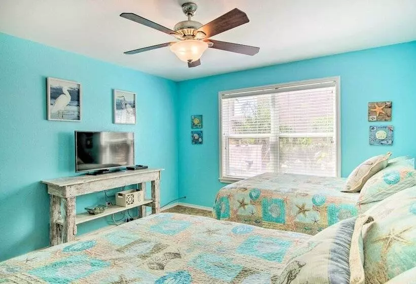 South Padre Home W/ Pool & Hot Tub: Walk To Beach!