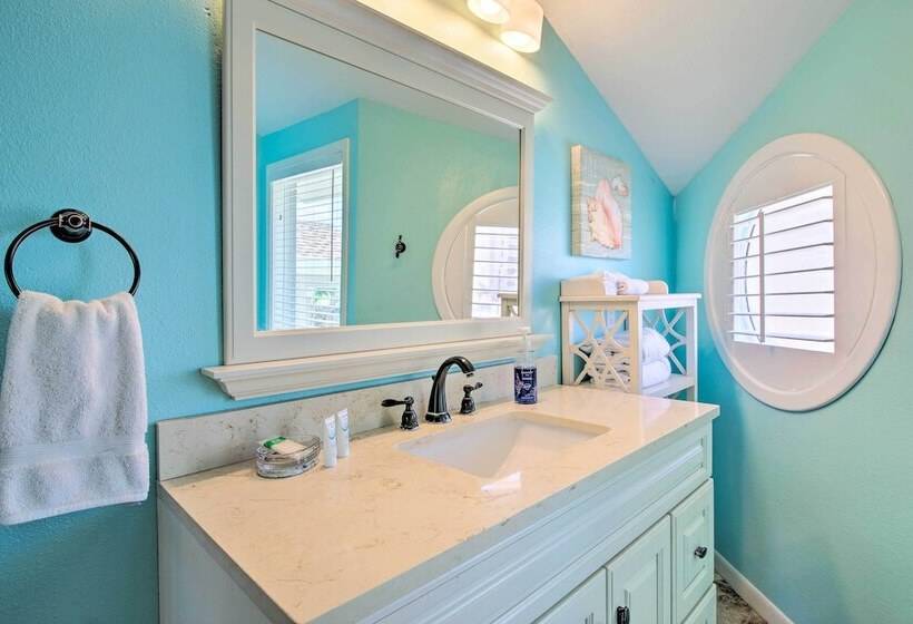 Sunny South Padre Home   Steps To The Beach!