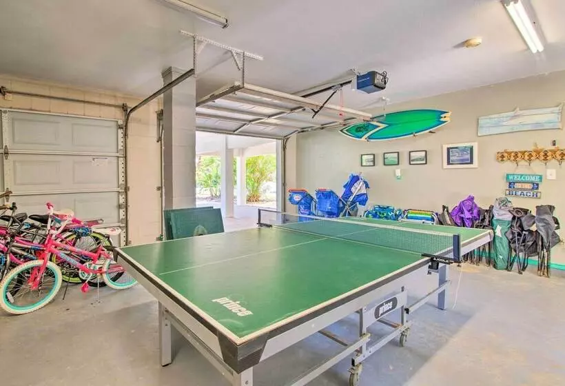 South Padre Home W/ Pool & Hot Tub: Walk To Beach!