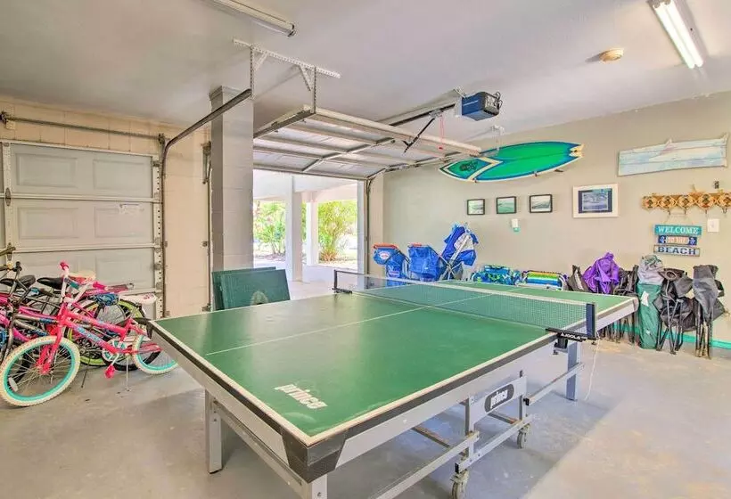 South Padre Home W/ Pool & Hot Tub: Walk To Beach!