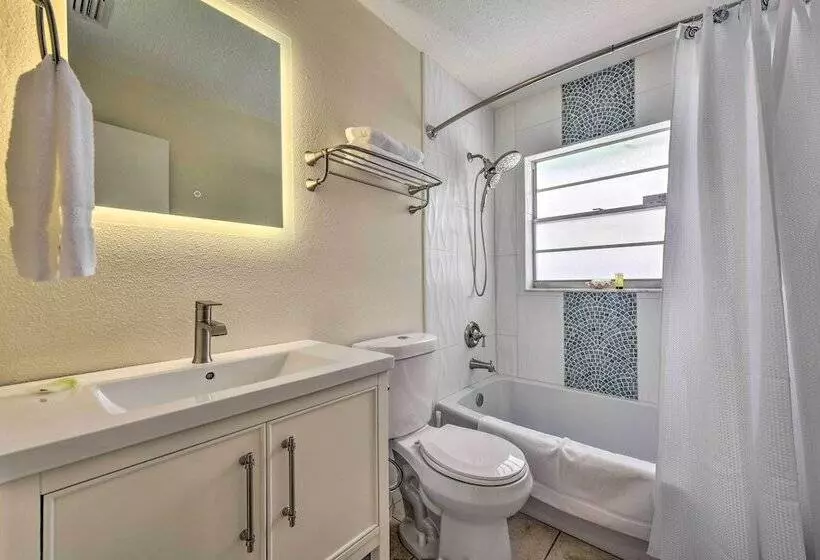 The Flamingo House  Apollo Beach Gem W/ Pool