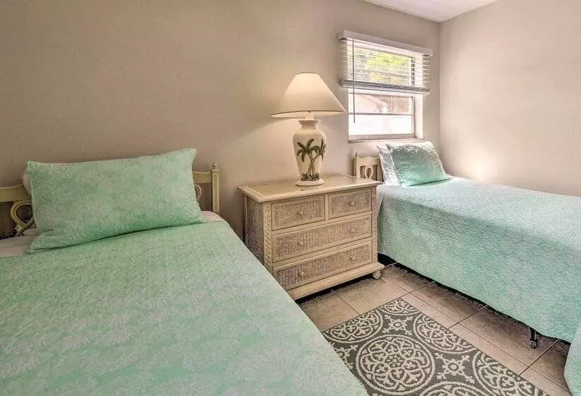 The Flamingo House  Apollo Beach Gem W/ Pool