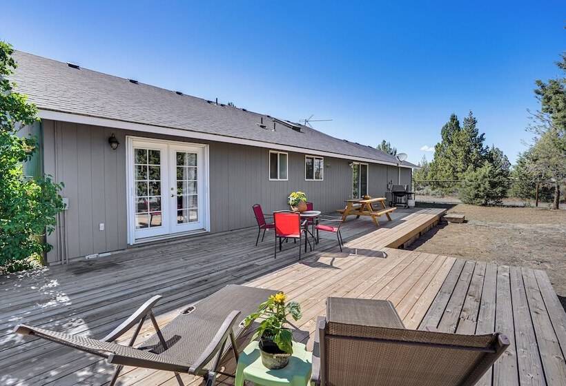 Pickleball Country Retreat In Bend!