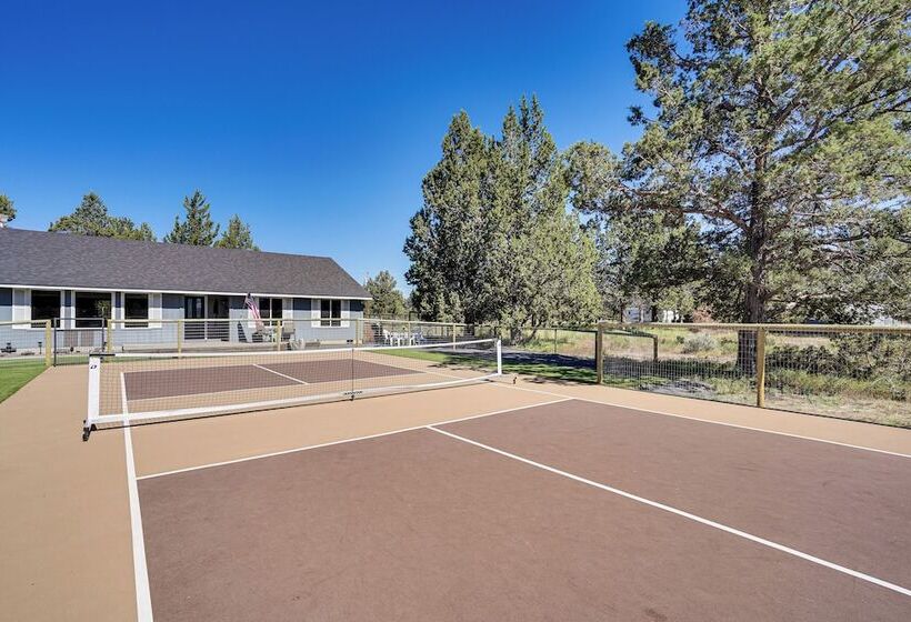 Pickleball Country Retreat In Bend!