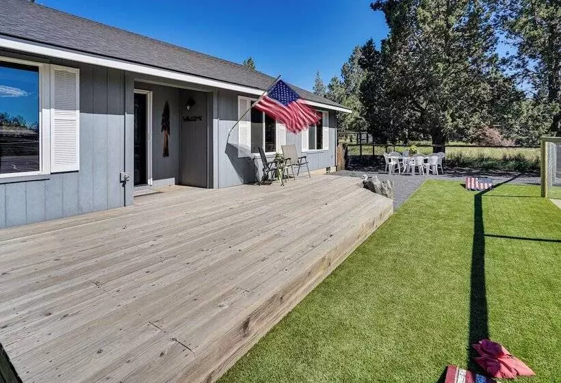 Pickleball Country Retreat In Bend!