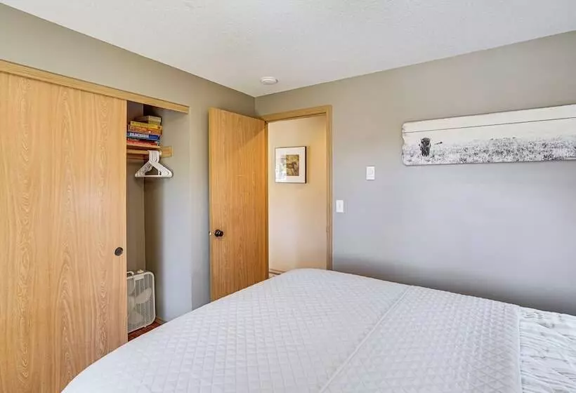 Pickleball Country Retreat In Bend!