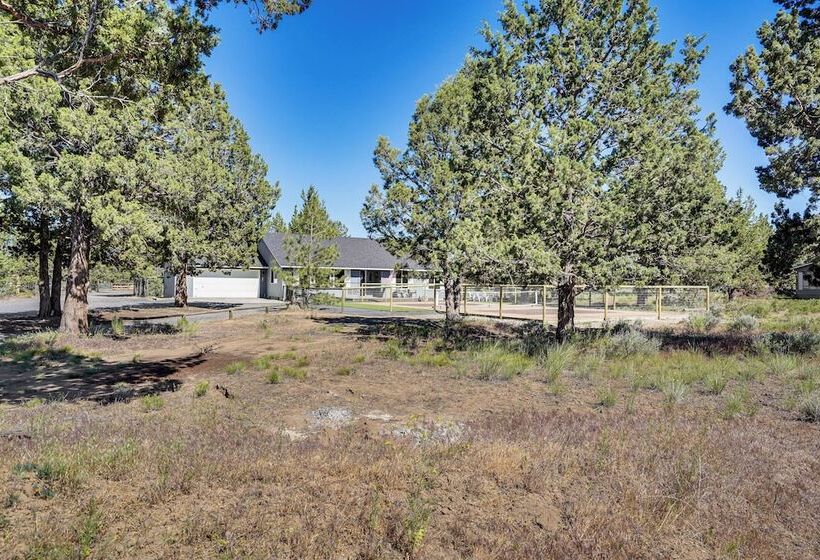 Pickleball Country Retreat In Bend!