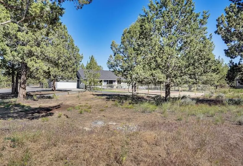 Pickleball Country Retreat In Bend!