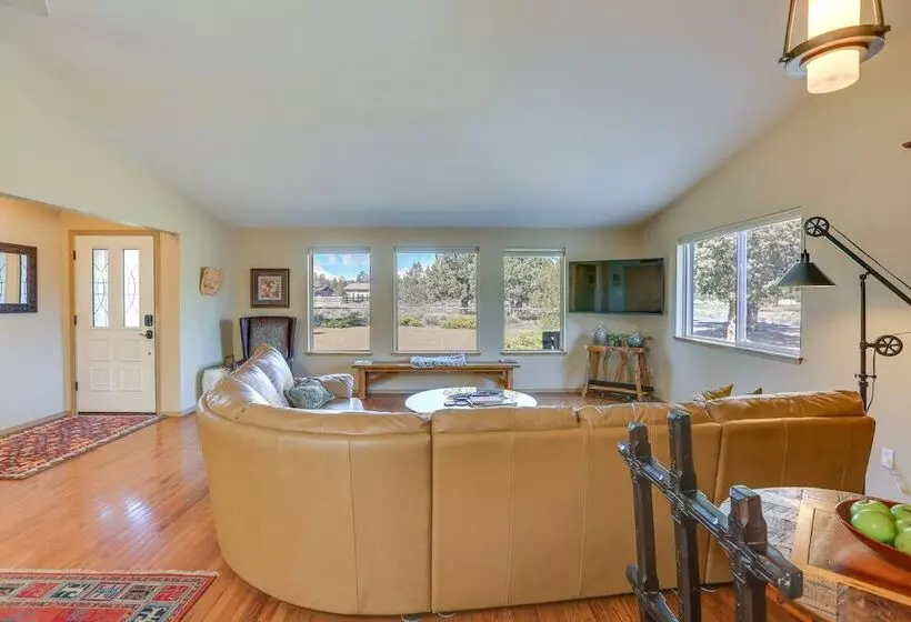 Pickleball Country Retreat In Bend!