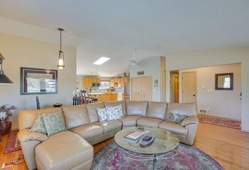 Pickleball Country Retreat In Bend!