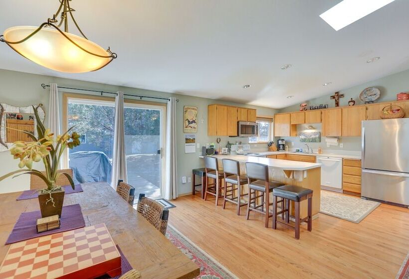 Pickleball Country Retreat In Bend!