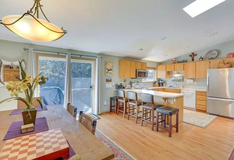 Pickleball Country Retreat In Bend!