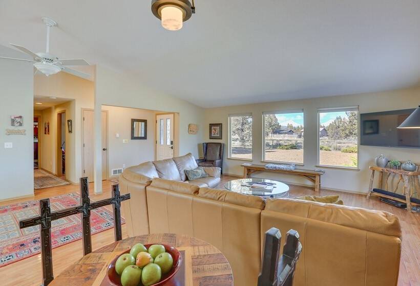 Pickleball Country Retreat In Bend!