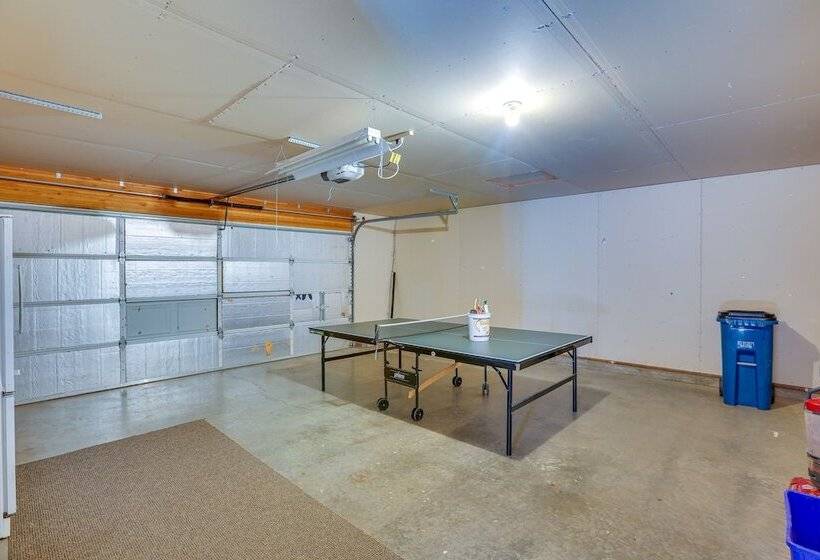 Pickleball Country Retreat In Bend!