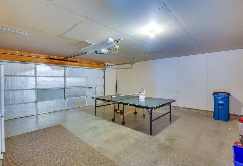 Pickleball Country Retreat In Bend!