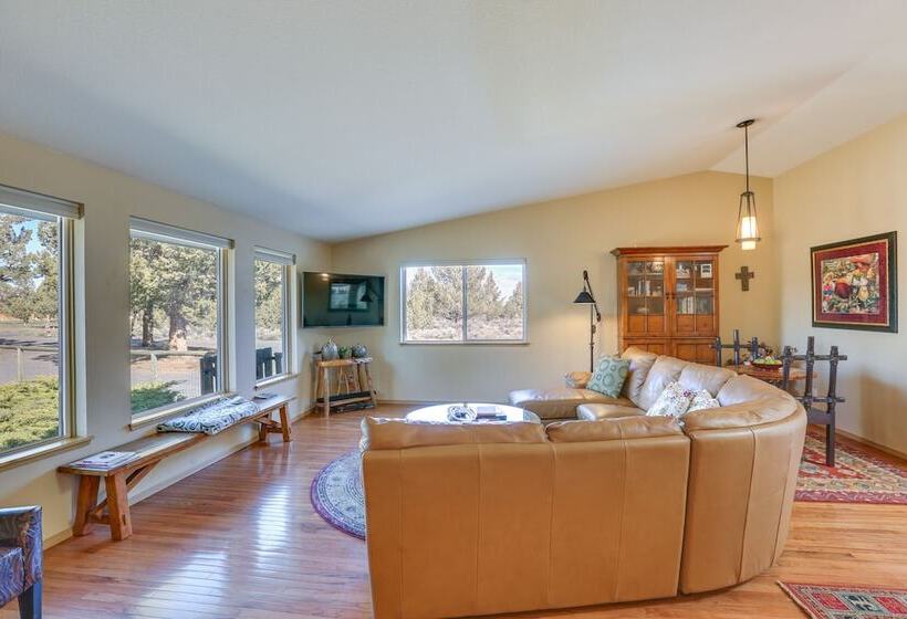 Pickleball Country Retreat In Bend!