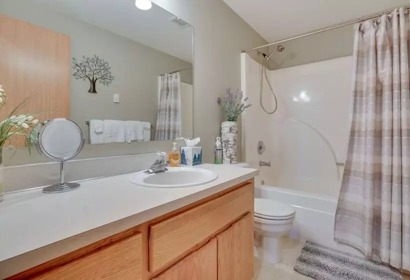 Pickleball Country Retreat In Bend!