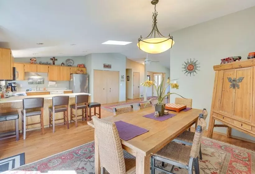 Pickleball Country Retreat In Bend!