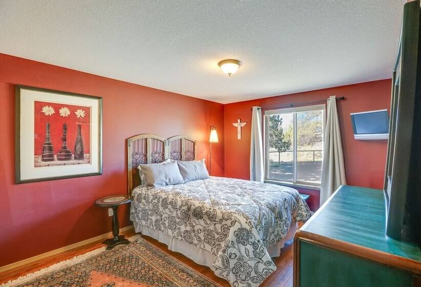 Pickleball Country Retreat In Bend!