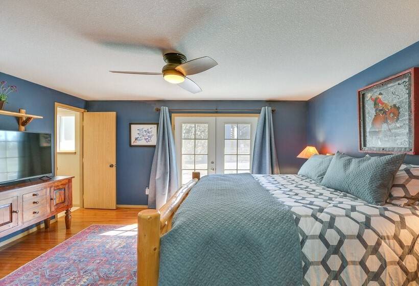 Pickleball Country Retreat In Bend!