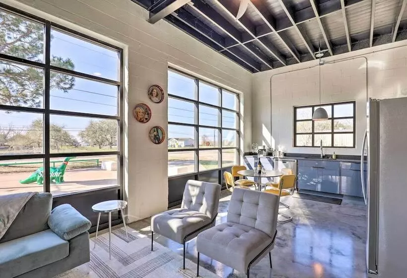 Unique Texas Home In Converted Gas Station!