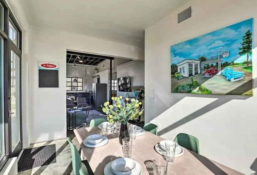 Unique Texas Home In Converted Gas Station!