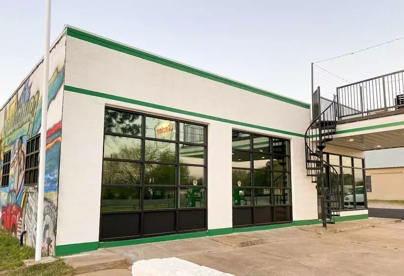 Unique Texas Home In Converted Gas Station!