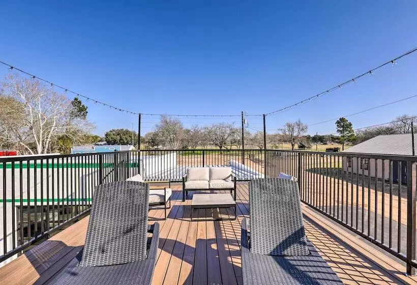 Unique Texas Home In Converted Gas Station!