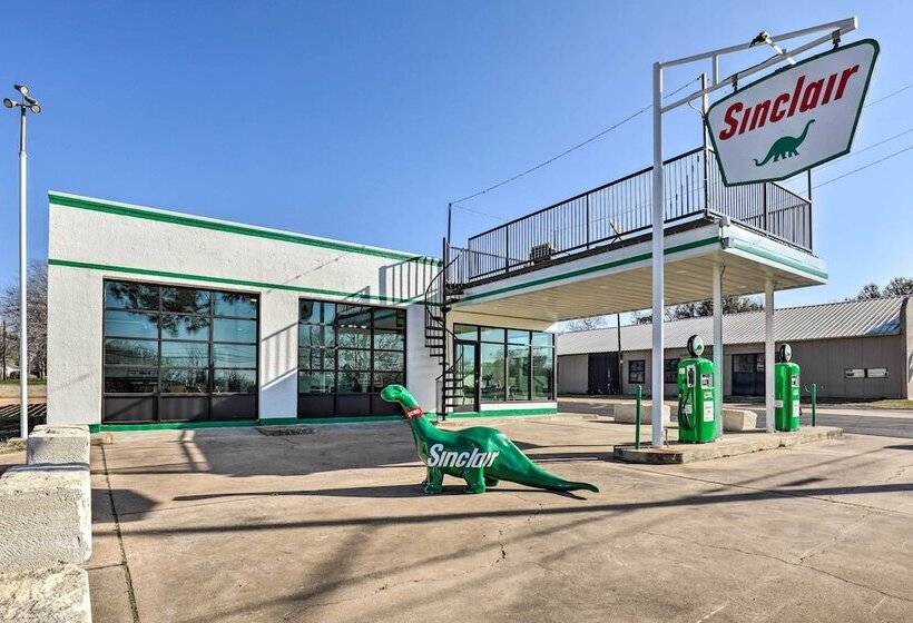 Unique Texas Home In Converted Gas Station!