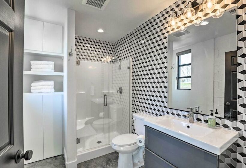 Unique Texas Home In Converted Gas Station!