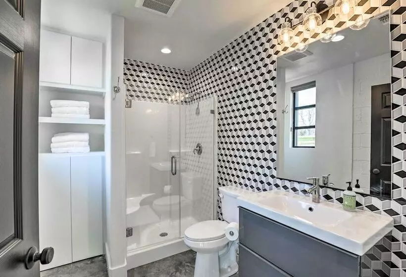 Unique Texas Home In Converted Gas Station!